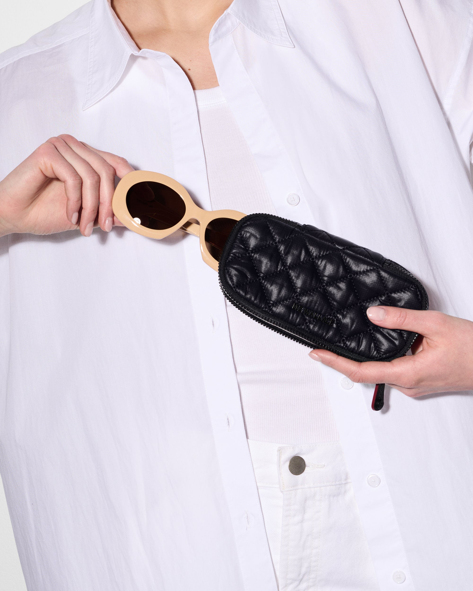 1740X1590_black_metro_sunglass_case_A10