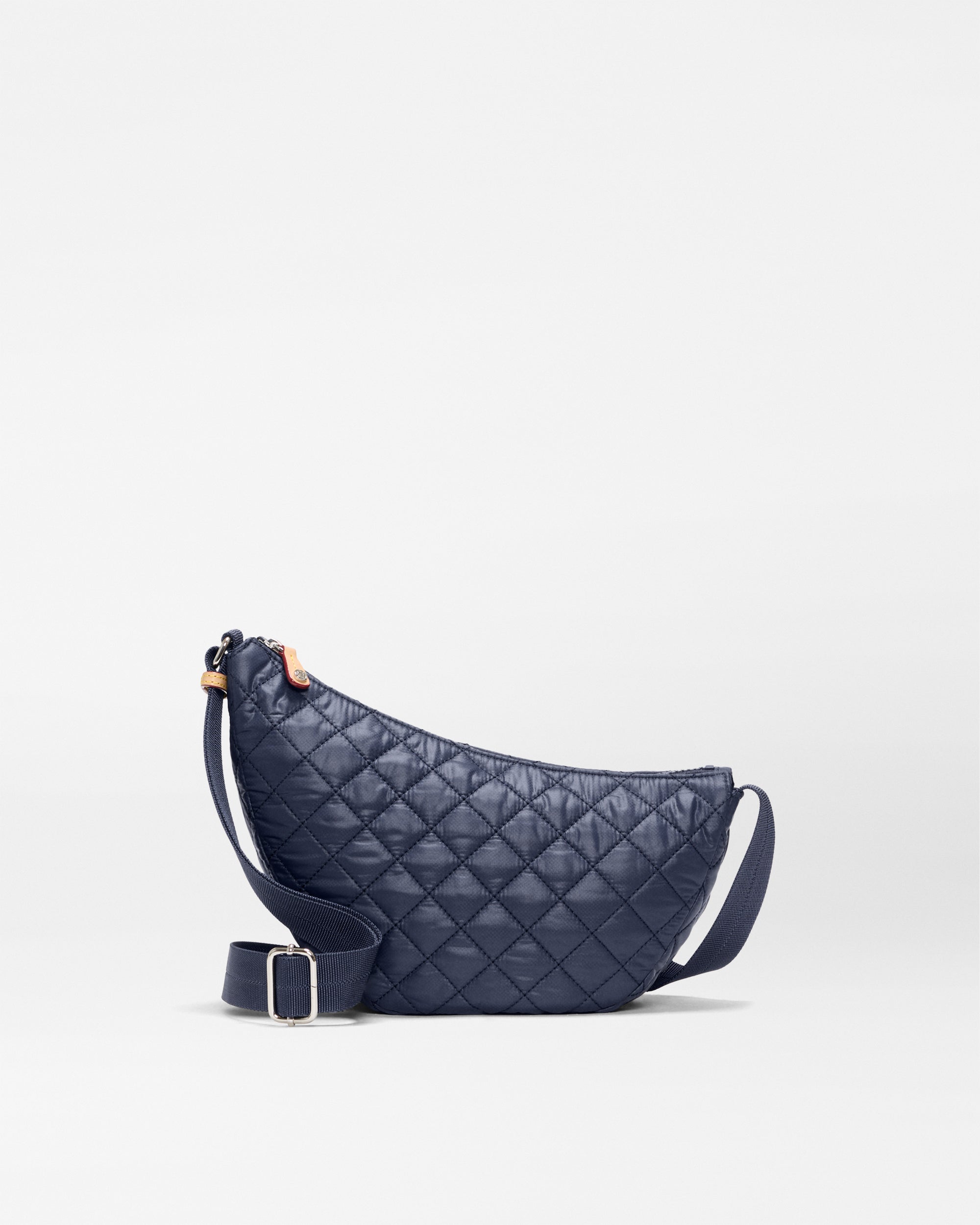 2014x1600_dawn_small_metro_smile_bag_A1